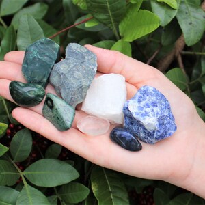 Pisces Zodiac Crystal Kit, 4 Birthstones in an Organza Pouch - Choose Rough or Tumbled Stones Bild 6