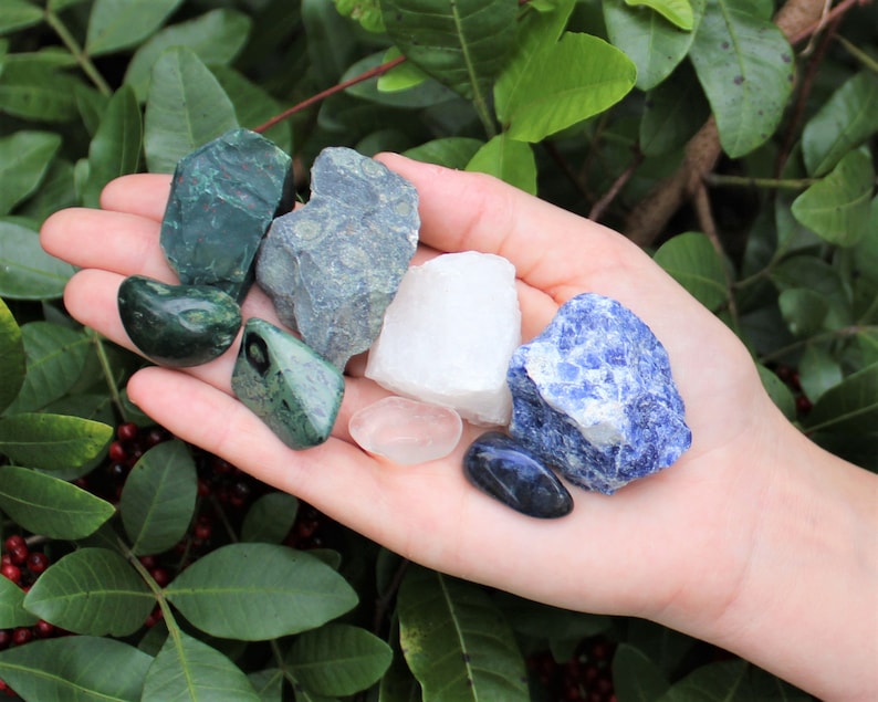 Pisces Zodiac Crystal Kit, 4 Birthstones in an Organza Pouch - Choose Rough or Tumbled Stones Bild 6