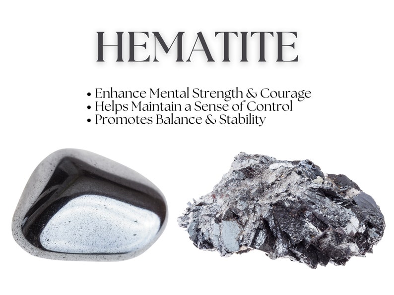 Pode incluir: Duas pe&ccedil;as de hematita, uma pedra preta lisa e polida e uma rocha cinza met&aacute;lica &aacute;spera. O texto "HEMATITE" est&aacute; acima das pedras, e abaixo das pedras h&aacute; uma lista das propriedades da pedra: "Aumenta a for&ccedil;a mental e a coragem", "Ajuda a manter um senso de controle" e "Promove o equil&iacute;brio e a estabilidade".