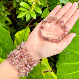 Strawberry Quartz Chip Bracelet (Quartz Crystal Bracelet, Premium Grade Stretch Chip Bracelet, Strawberry Quartz Gemstones)
