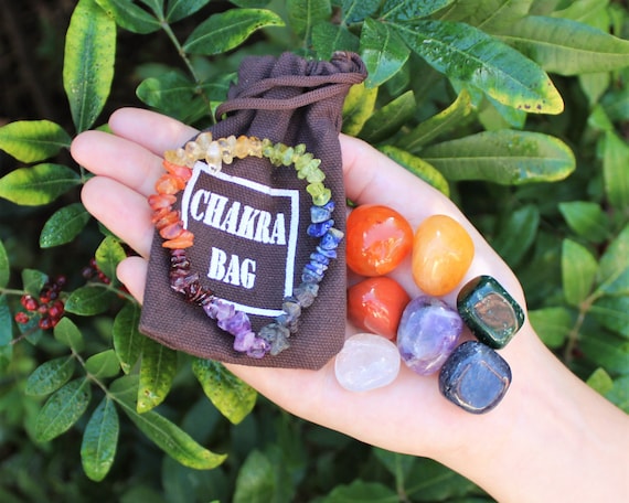 7 Chakra Crystal Healing Stone Set: 7 Tumbled Stones, Carry Pouch, Directions & Chakra Chip Bracelet (7 Chakra Bag Kit)