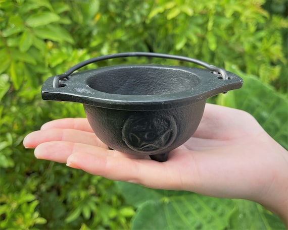 Cast Iron Cauldron, Pentagram With Handle: (Smudge Pot, Incense Burner, Spells and Rituals, etc.)