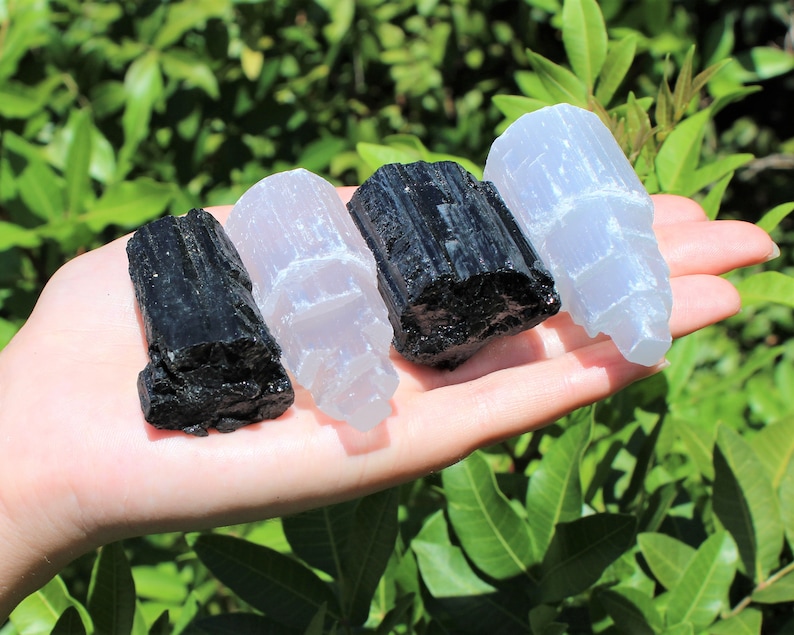 2 Selenite Towers & 2 Extra Grade Natural Black Tourmaline Logs - Home Protection Crystal Kit bild 3