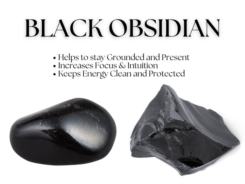 Pode incluir: Duas pedras de obsidiana preta, uma lisa e arredondada, a outra &aacute;spera e irregular. O texto diz: "OBSIDIANA PRETA &bull; Ajuda a manter-se aterrado e presente &bull; Aumenta o foco e a intui&ccedil;&atilde;o &bull; Mant&eacute;m a energia limpa e protegida"