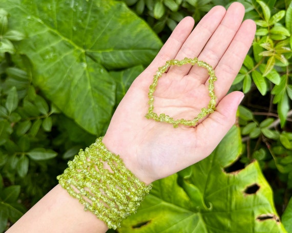 Peridot Chip Bracelet (Peridot Crystal Bracelet, Premium Grade Stretch Chip Bracelet, Peridot Gemstones)