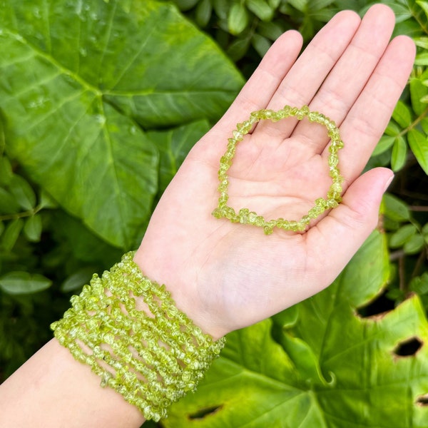 Peridot Chip Bracelet (Peridot Crystal Bracelet, Premium Grade Stretch Chip Bracelet, Peridot Gemstones)