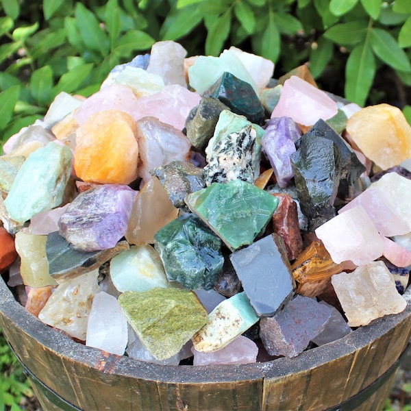 Lote de 1,36 kg de cristales naturales en bruto 'India Mix' - Surtido mixto para pulir, manualidades y joyería.