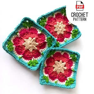 Puede incluir: Tres cuadrados tejidos a crochet con un diseño floral en tonos de rosa, rojo, verde y turquesa. Los cuadrados están dispuestos en forma triangular. El texto "CROCHET PATTERN" es visible en la esquina superior derecha de la imagen.
