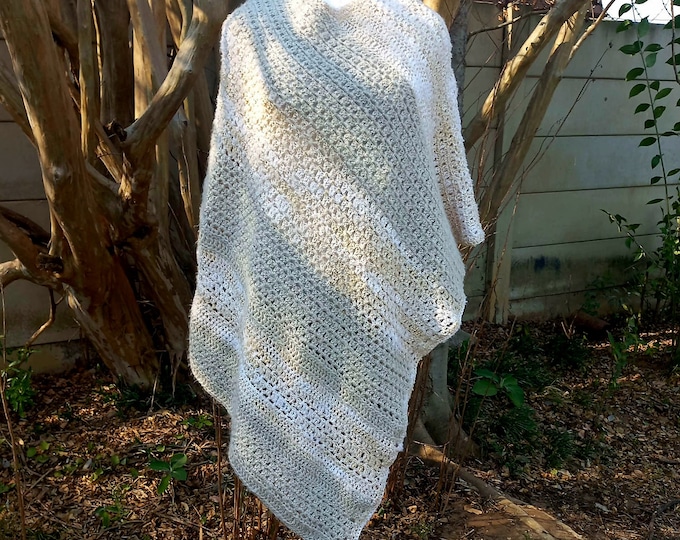 Crochet Poncho Pattern Easy Crochet Blanket Stitch Poncho Pattern Two types of yarns Poncho Crochet Pattern