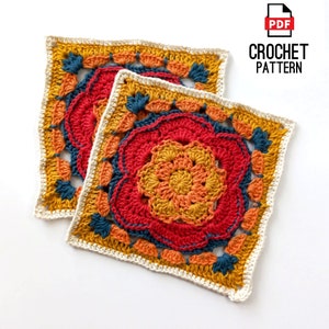 Pode incluir: Dois quadrados de crochê com um design de flor colorido em tons de vermelho, laranja, amarelo e azul. Os quadrados são feitos com uma borda branca.  "CROCHET PATTERN" está escrito no canto superior direito da imagem.