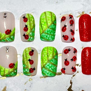 Gardencore Marienkäfer & Blatt Press-On Nägel | Naturecore 3D Nailart mit handgemalten Insekten, Blättern und Goldschimmer