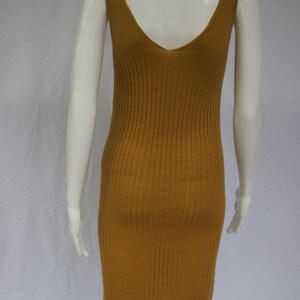 Made in Italy Mustard Yellow Rib Knit V-neck Sleeveless Rib Knit Knee-length Short Casual Dress Size: 4 S image 5