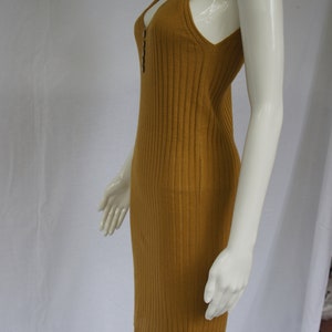 Made in Italy Mustard Yellow Rib Knit V-neck Sleeveless Rib Knit Knee-length Short Casual Dress Size: 4 S image 3