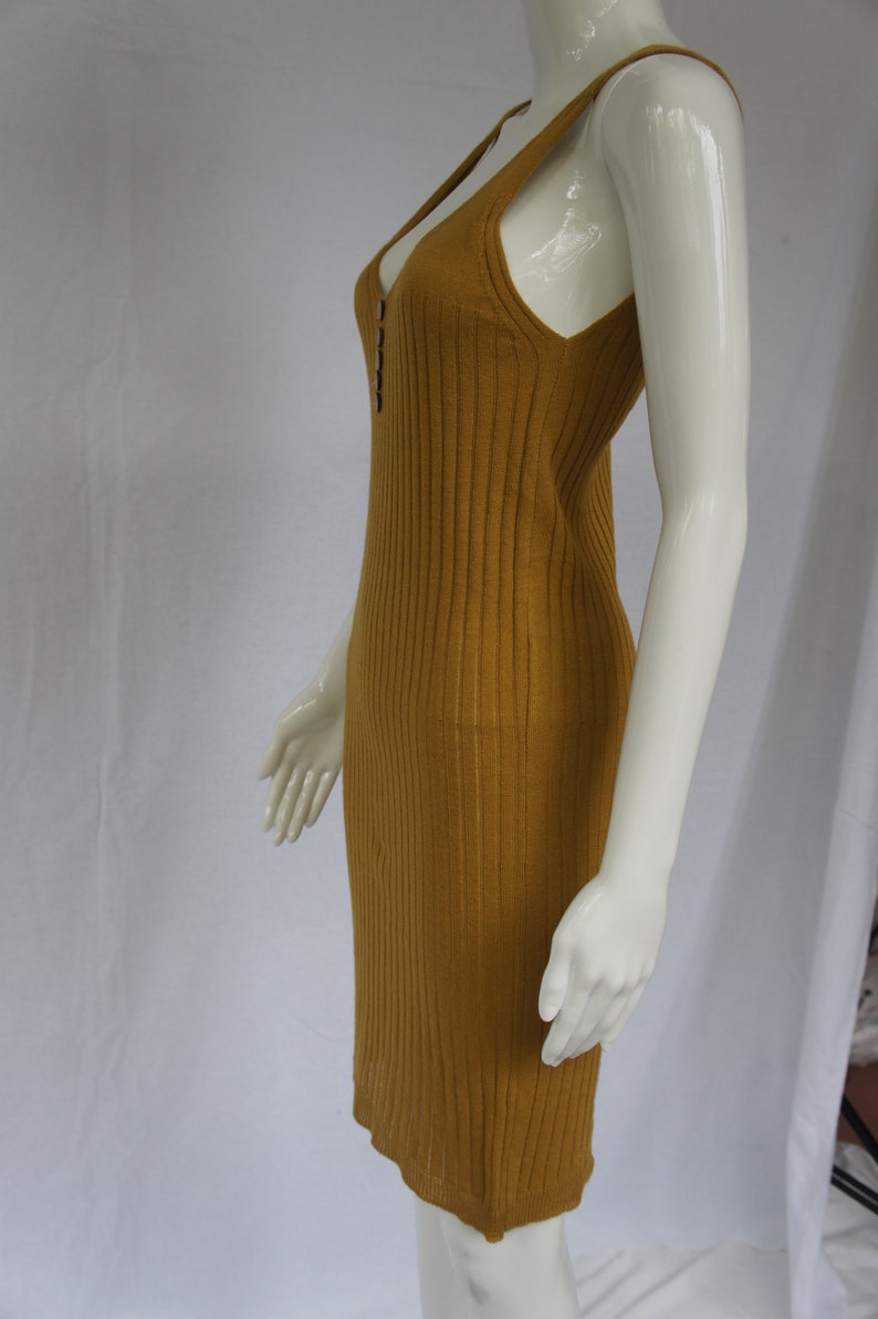 Made in Italy Mustard Yellow Rib Knit V-neck Sleeveless Rib Knit Knee-length Short Casual Dress Size: 4 S image 3