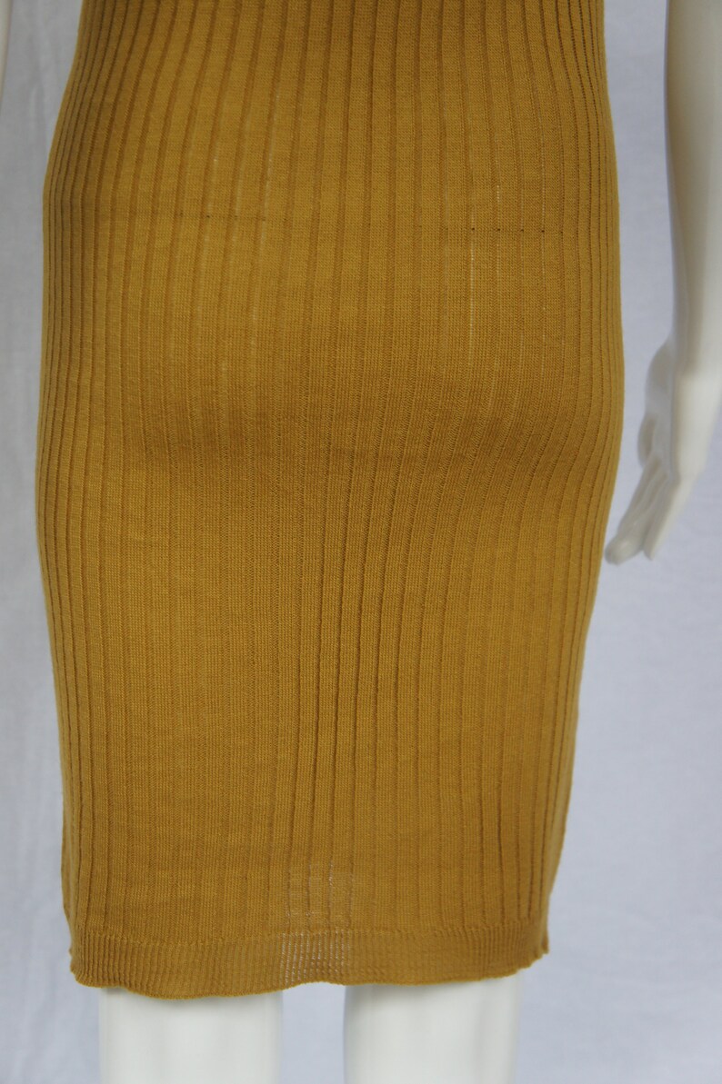 Made in Italy Mustard Yellow Rib Knit V-neck Sleeveless Rib Knit Knee-length Short Casual Dress Size: 4 S image 7