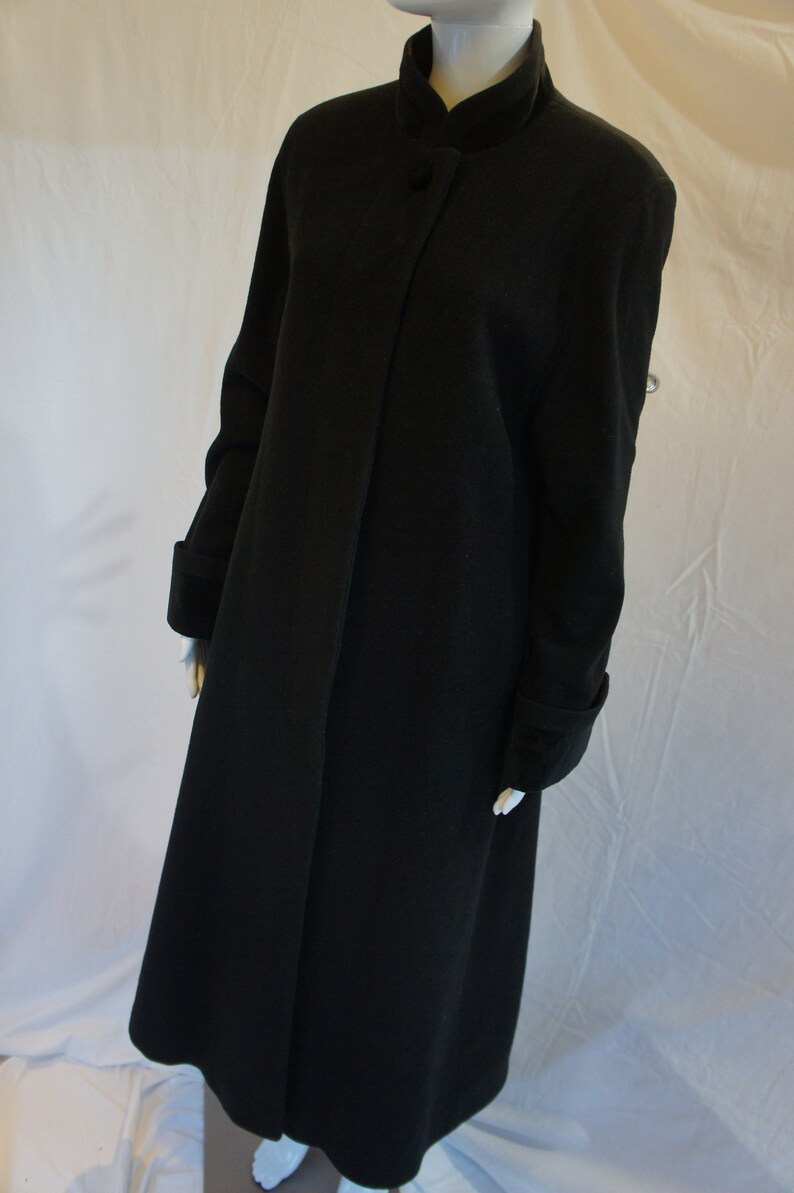 Dolce&Gabbana Black Wool Coat with Standing Collar and Velvet Trim Detail image 7