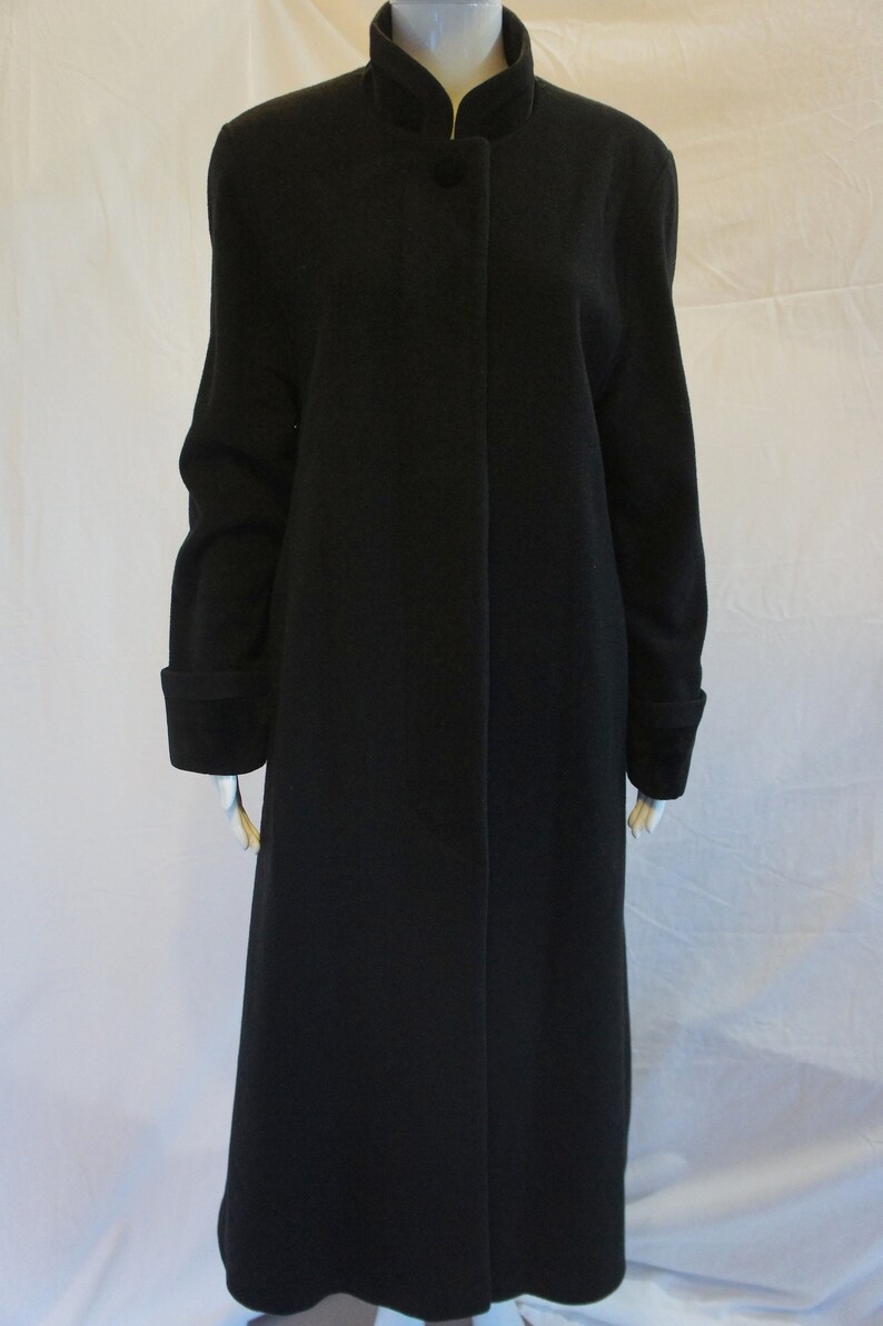 Dolce&Gabbana Black Wool Coat with Standing Collar and Velvet Trim Detail image 10