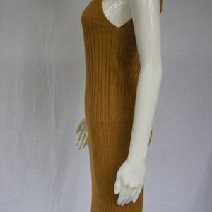 Made in Italy Mustard Yellow Rib Knit V-neck Sleeveless Rib Knit Knee-length Short Casual Dress Size: 4 S image 4