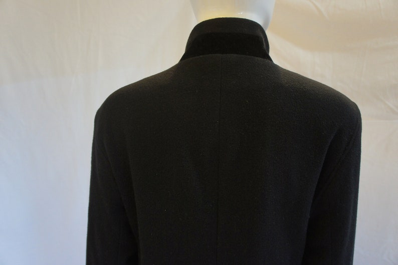 Dolce&Gabbana Black Wool Coat with Standing Collar and Velvet Trim Detail image 3