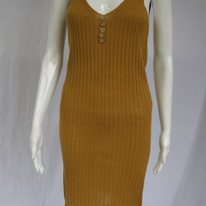 Made in Italy Mustard Yellow Rib Knit V-neck Sleeveless Rib Knit Knee-length Short Casual Dress Size: 4 S image 8