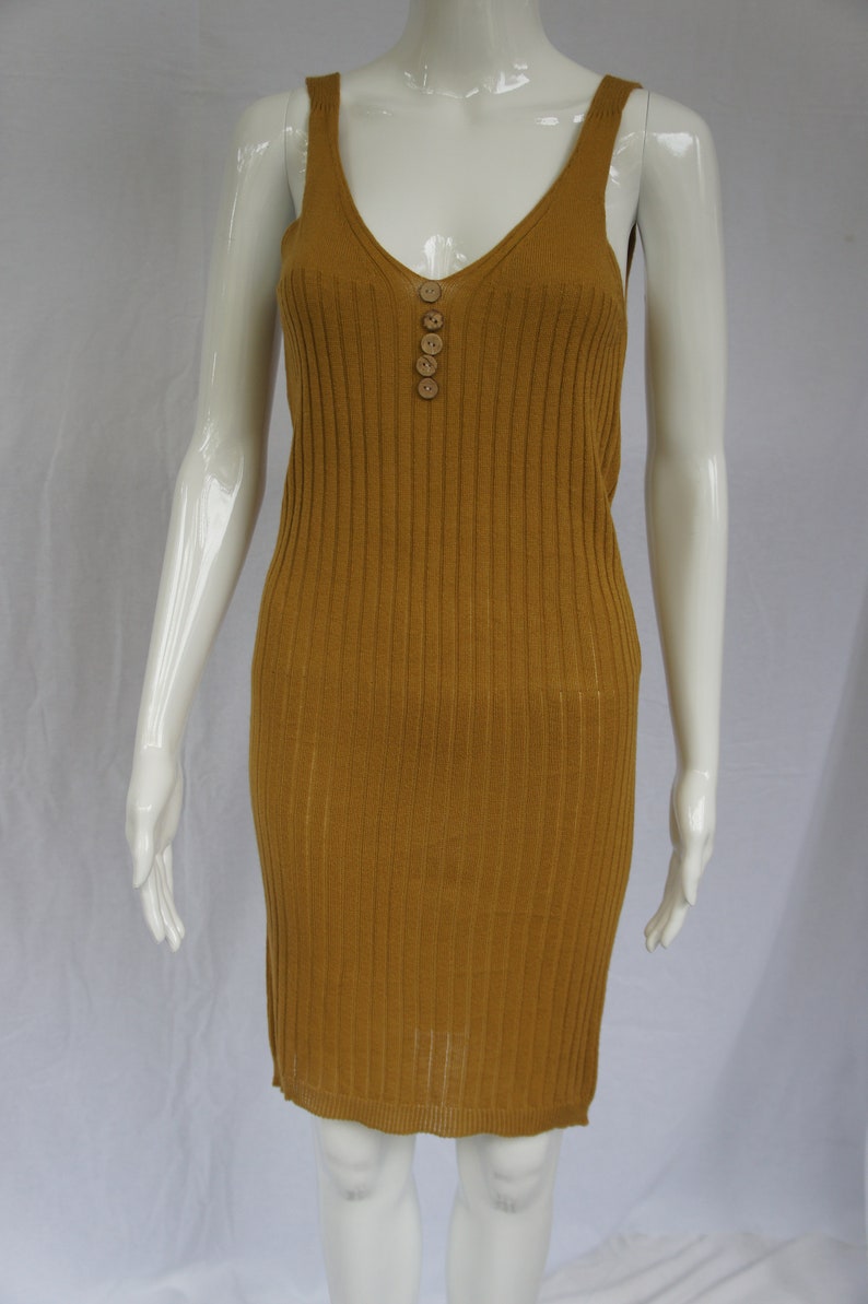 Made in Italy Mustard Yellow Rib Knit V-neck Sleeveless Rib Knit Knee-length Short Casual Dress Size: 4 S image 8