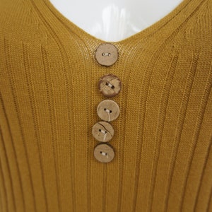 Made in Italy Mustard Yellow Rib Knit V-neck Sleeveless Rib Knit Knee-length Short Casual Dress Size: 4 S image 10