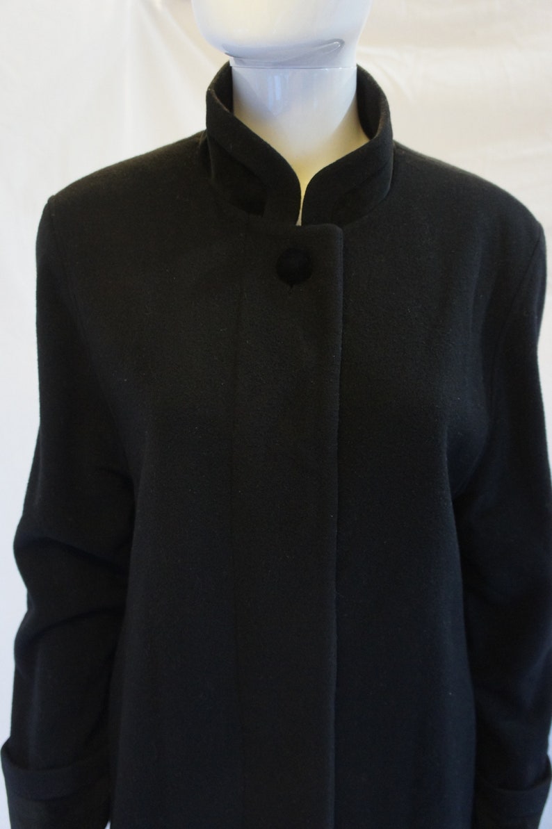 Dolce&Gabbana Black Wool Coat with Standing Collar and Velvet Trim Detail image 9