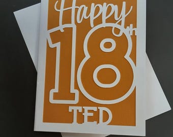 Tarjeta de cumpleaños personalizada con nombre y edad.