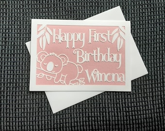 Tarjeta de koala personalizada, hecha a medida. Tarjeta de primer cumpleaños