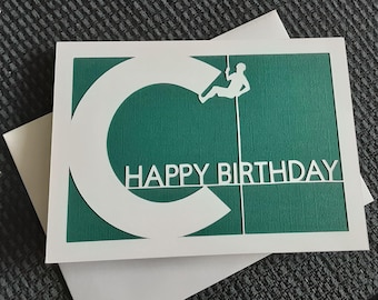 Tarjeta de cumpleaños personalizada recortada en papel para un entusiasta del rappel o el barranquismo.