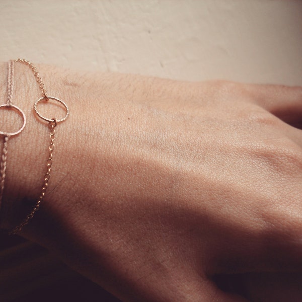 Karma bracelet. Dainty circle bracelet. Halo bracelet. Minimal bracelet. Everyday bracelet