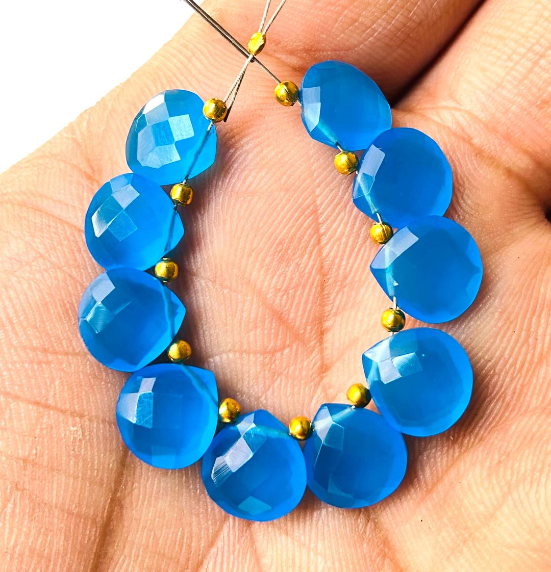 ブルーカルセドニー　ハート ファセットカットのブルーカルセドニーハート宝石：トップドリル加工