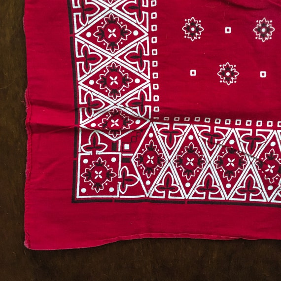 1950's 1960's Vintage Red Trunk Up Bandana - image 4