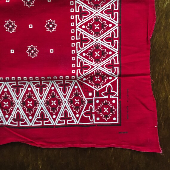 1950's 1960's Vintage Red Trunk Up Bandana - image 3