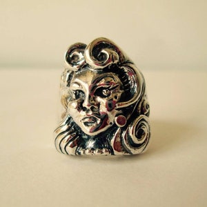 Traditional Pin Up Ring