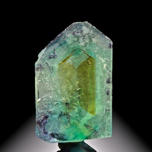 グリーンキュービックフローライト結晶 – ナミビア、オコルス鉱山