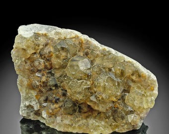 ナミビアのオコルス鉱山で発見された古い蛍石です！