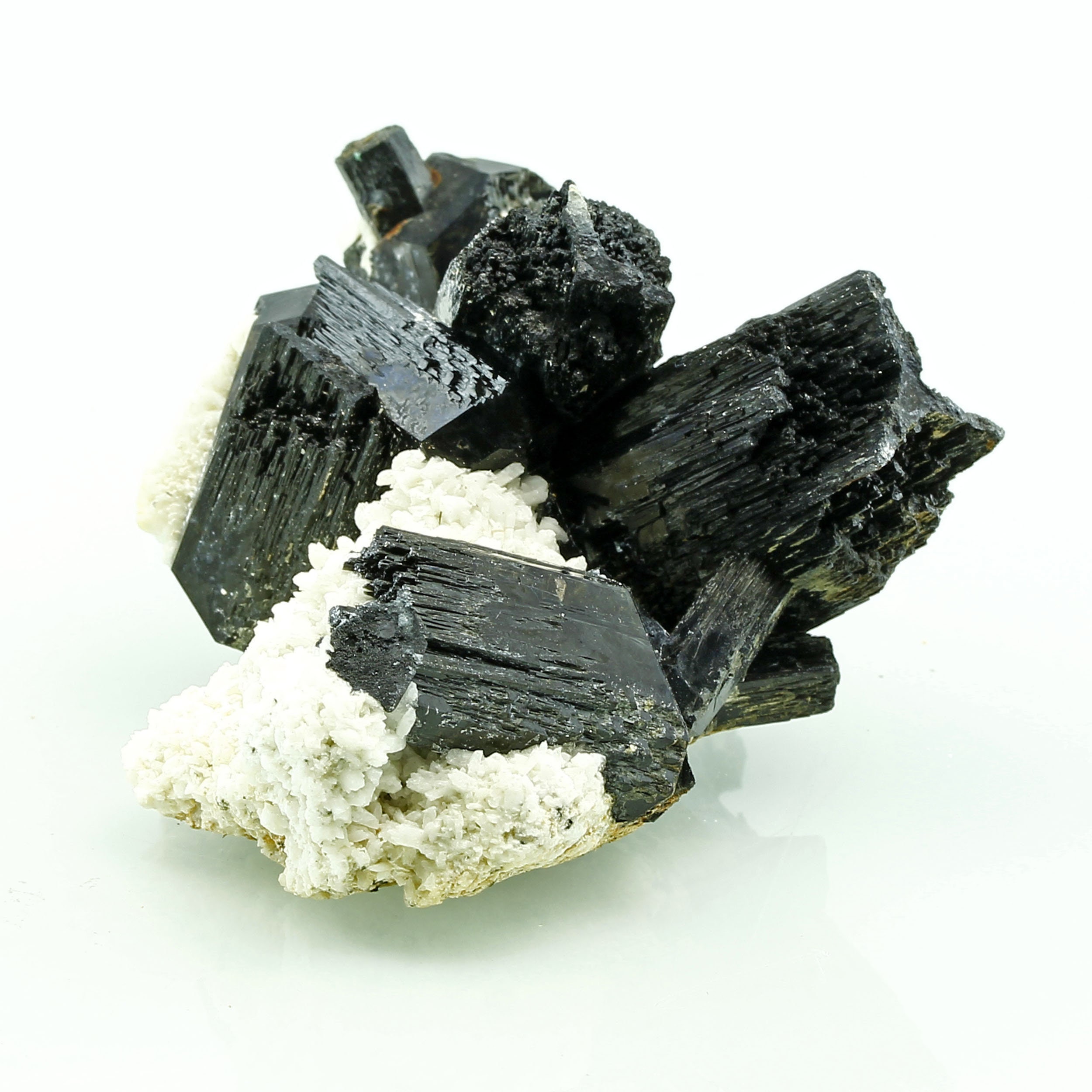 輝くトルマリンショール（長石入り） - ナミビア、エロンゴ地方