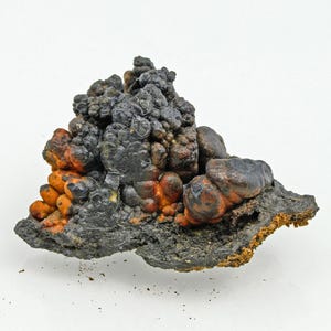 Goethietkristallen – goed afgesloten en glanzend – oude vondst uit Erongo, Namibië – zeldzame oxide, metaalglans, verzamelaarspec.