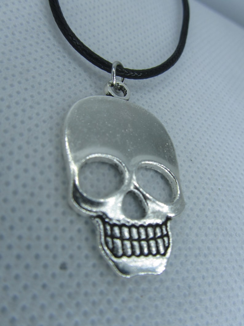 Grinning Skull Silver Necromantic Bone-Yard Escapee Pendant Jewelry