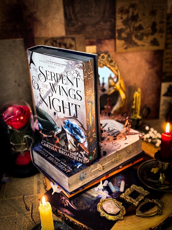 洋書 The Serpent & the Wings of Night Amazon.com: The Serpent and the Wings of Night (Crowns of