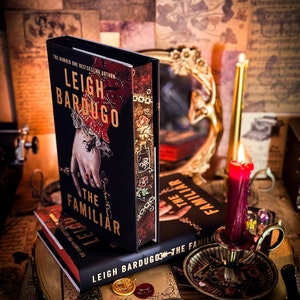 THE FAMILIAR Hand-painted BOOK Edges - Leigh Bardugo - Special Edition Book - Hardback Book - Booktok - Fore-edge Painting - Painted Book
