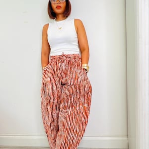 Pantalones de pierna ancha Ankara con rayas naranja quemado y negras, 100 % algodón estampado, bolsillos (tobillos o largos), talla única (Reino Unido 8-14).