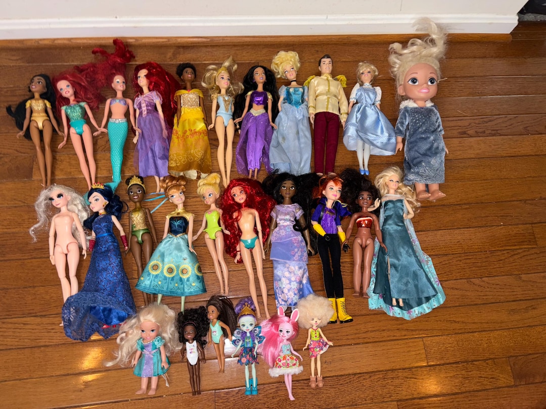Lote enorme vintage de 27 muñecas Barbie de princesas de Disney (Lote 1)  España