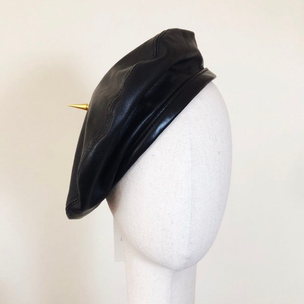 Béret punk noir en cuir véritable avec pointe dorée Tendance la plus chaude Livraison gratuite Nouveauté monochrome Bonnet d'hiver Bonnet tricoté Noël