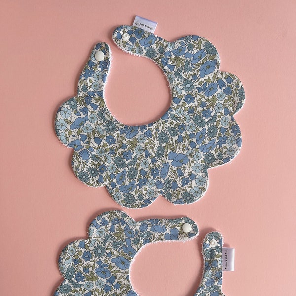 Blue Poppy and Daisy Floral Liberty scalloped dribble bib in bluescalloped bib, Christmas outfit bib, personalised gift for baby shower