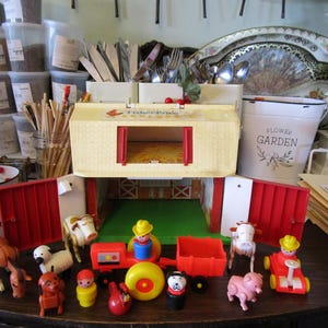 1968,1986 Fisher Price Carry with you Farm with Figures
