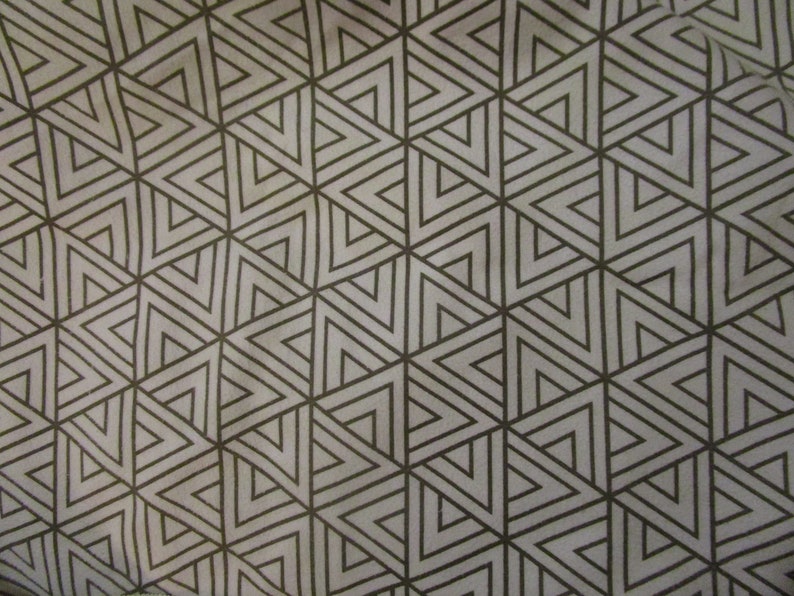 Vintage Hawaiian Style and Brown and White Triangles Table Runner 80 ...
