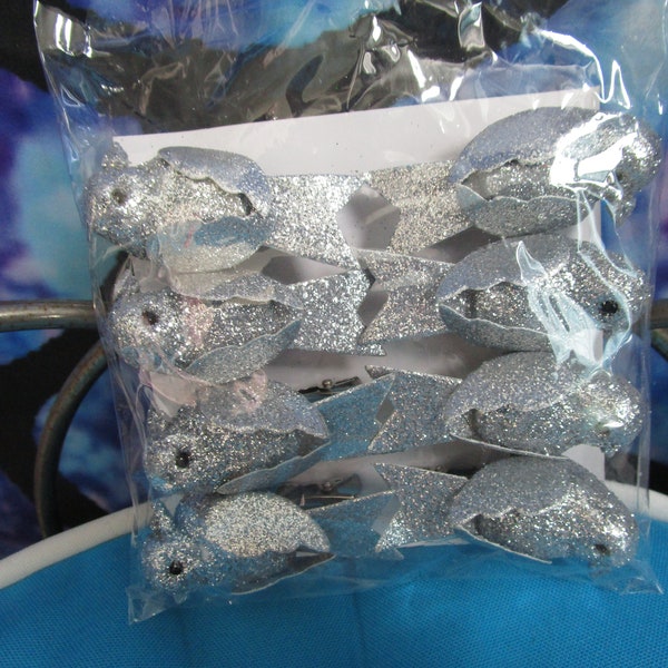 Lot of 8 silver glitter birds with metal clip ons on the bottom