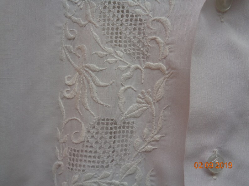 Vintage Sz Lg Mens White Linen Embroidered Shirt from Hawaii